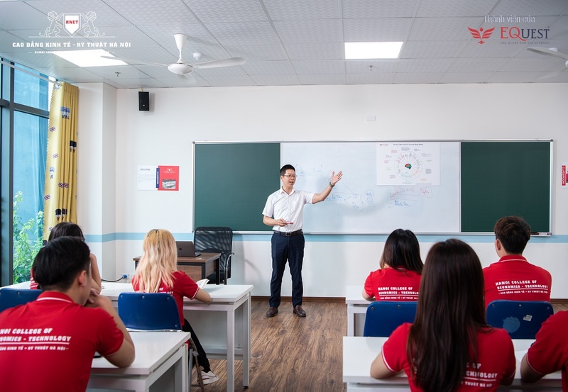 25 tỷ đồng học bổng hỗ trợ tân sinh viên CĐ Kinh tế - Kỹ thuật Hà Nội