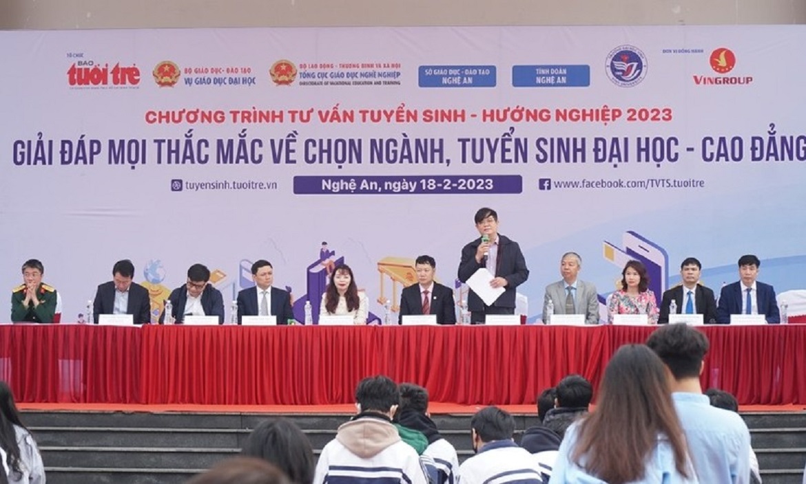 Cao đẳng Việt Mỹ Hà Nội tham gia tư vấn tuyển sinh tại Vinh