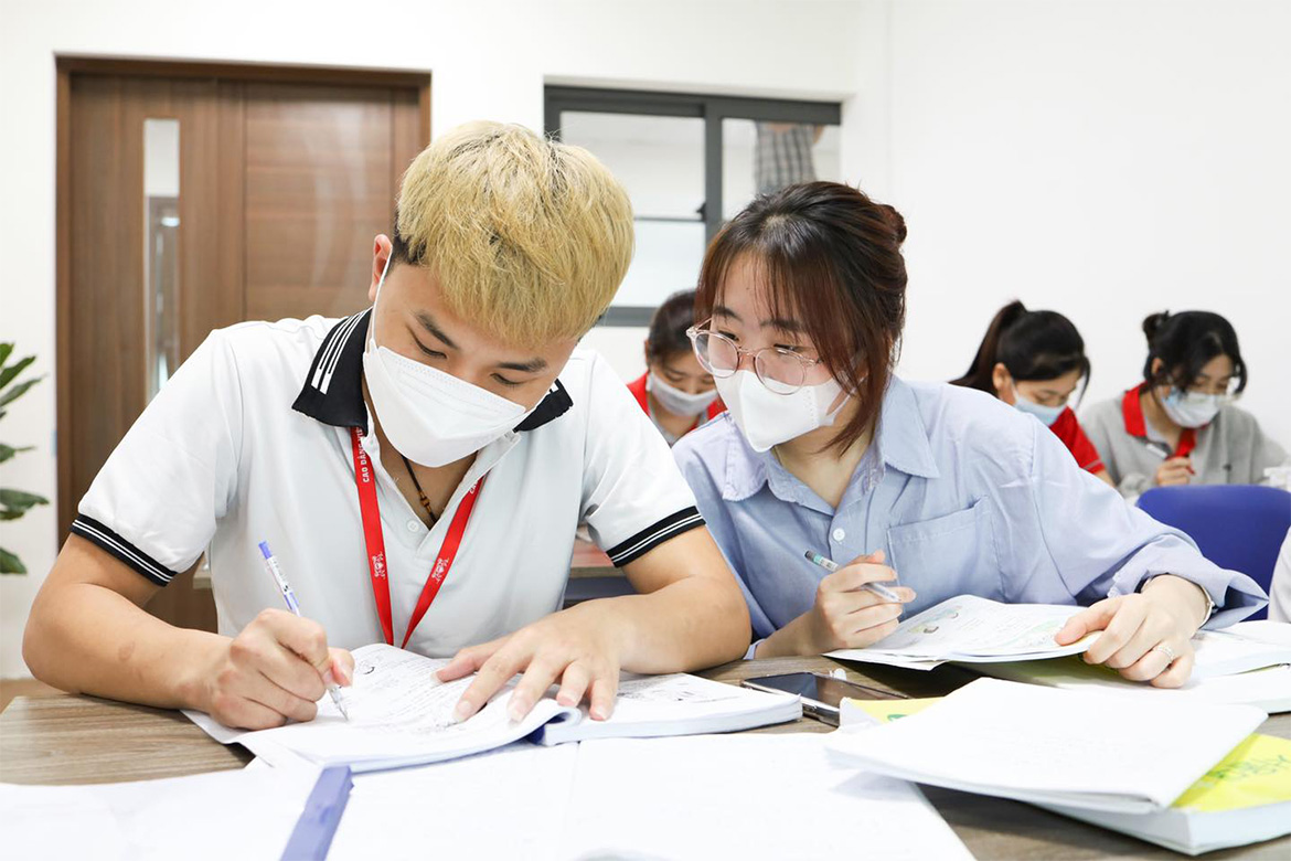 Sinh viên Cao đẳng ngành Tiếng Hàn Quốc - Trường Cao đẳng Việt Mỹ Hà Nội