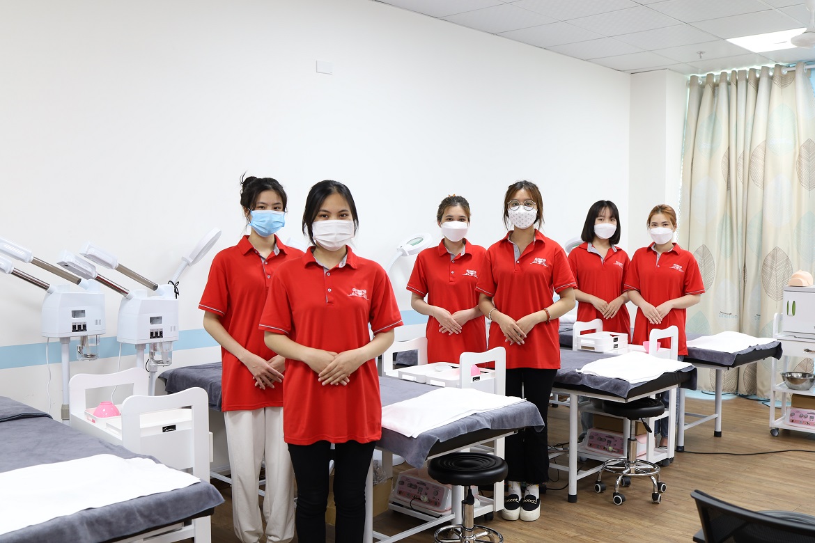 Học Cao đẳng Chăm sóc sắc đẹp tại Trường Cao đẳng Việt Mỹ Hà Nội