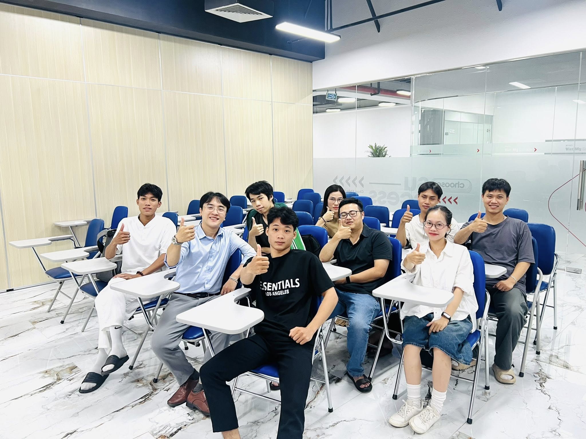 Những lớp học không rào cản: Sinh viên Trường Cao đẳng Việt Mỹ Hà Nội đồng hành cùng học sinh khắp mọi miền