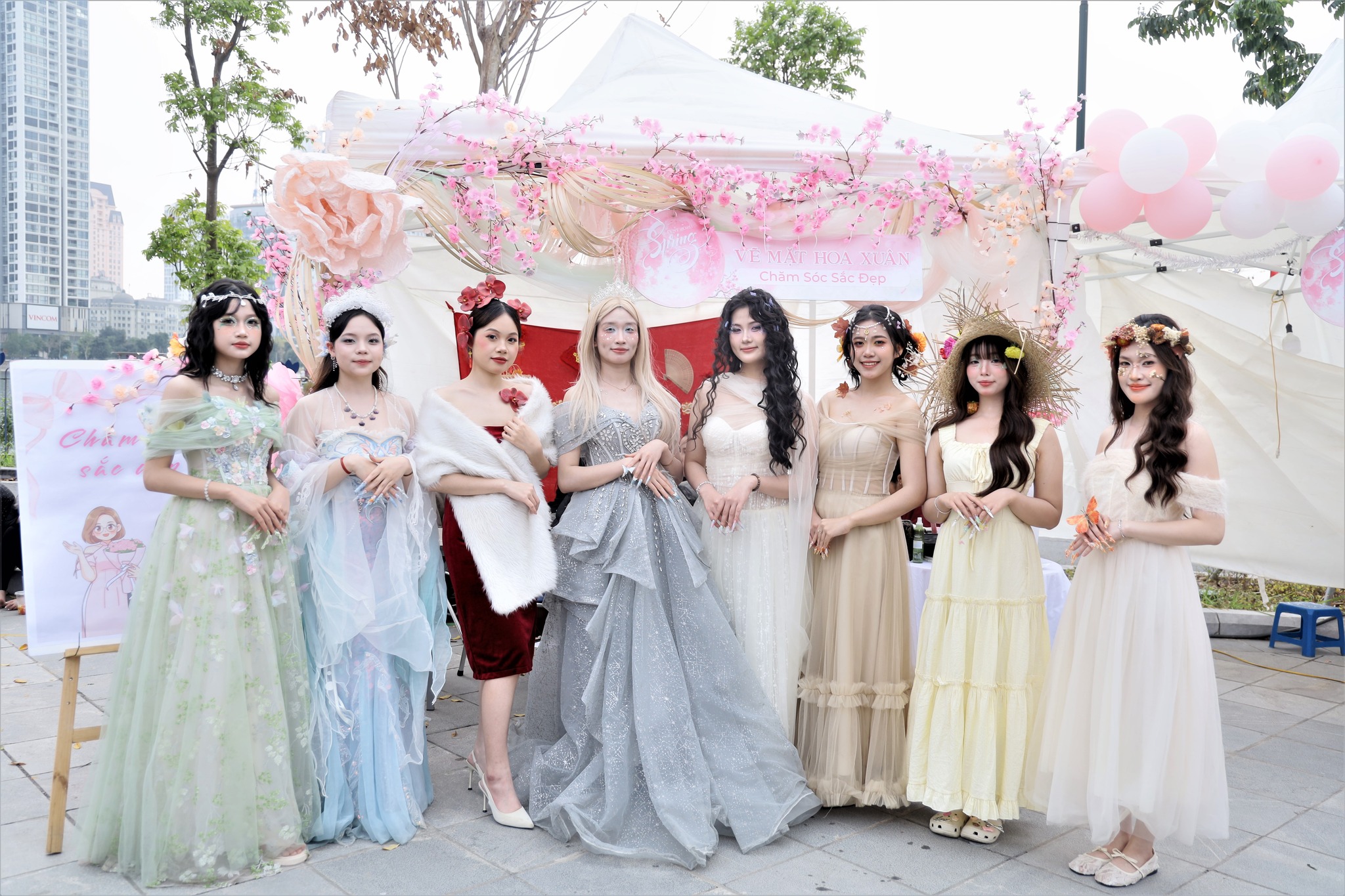 Những nàng tiên 4 mùa ngành Chăm sóc sắc đẹp tỏa sáng tại Spring Fest 2026