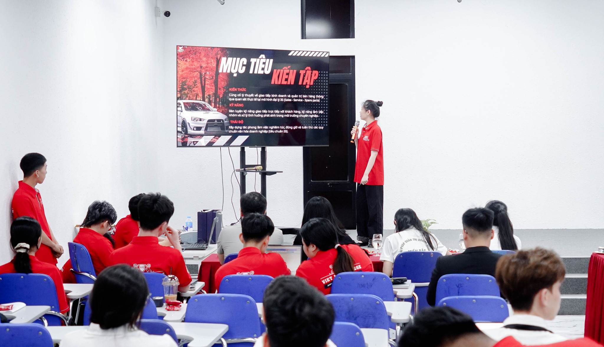 Sinh viên Khoa Kinh doanh – Việt Mỹ báo cáo kiến tập doanh nghiệp sau 6 tuần trải nghiệm thực tế
