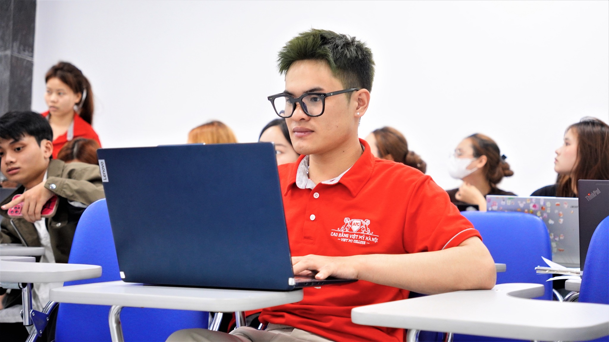 Sinh viên Digital Marketing Việt Mỹ thực hành xây dựng website bán hàng thực tế