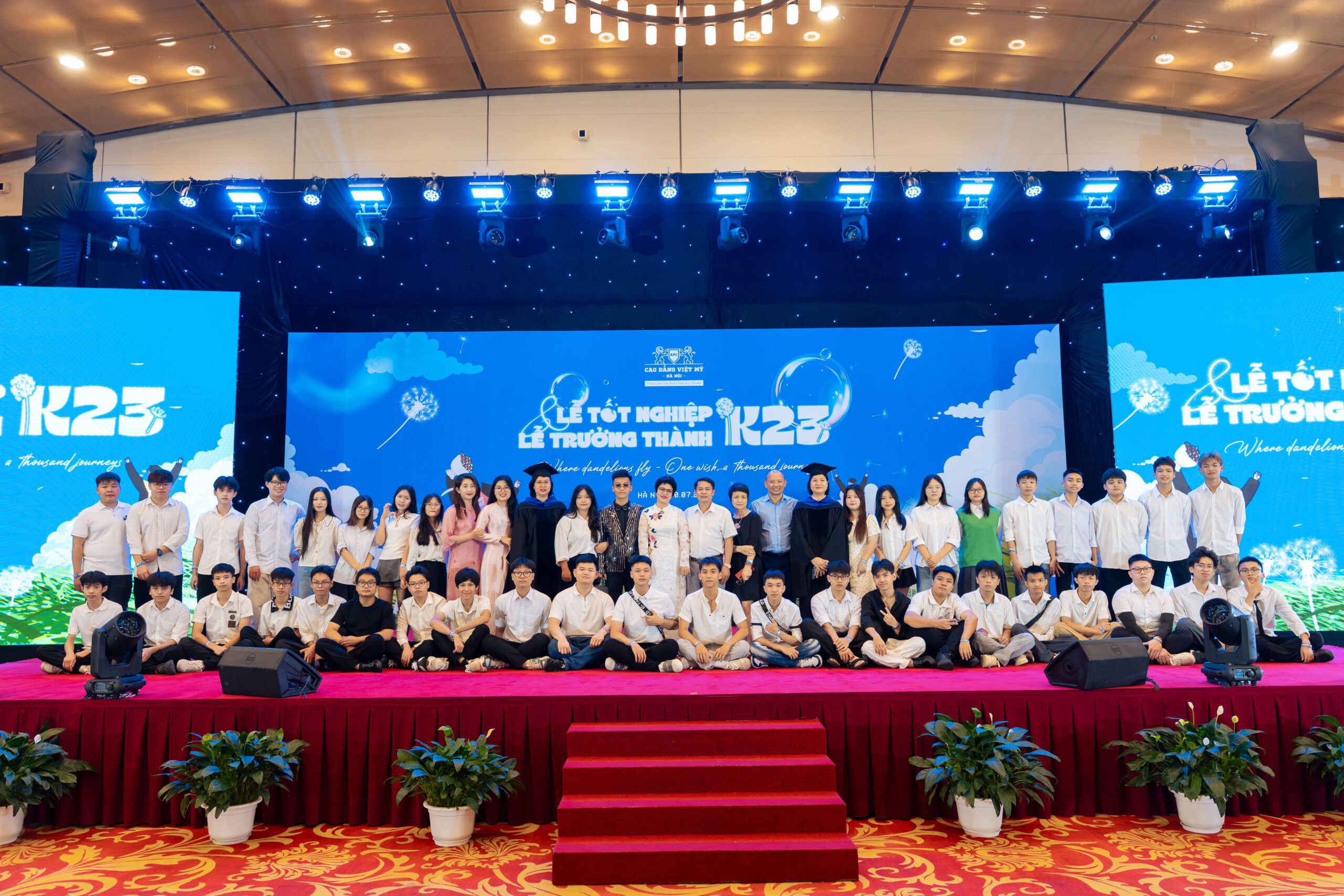 LỄ TRƯỞNG THÀNH KHỐI 12: DẤU ẤN TUỔI 18 RỰC RỠ 