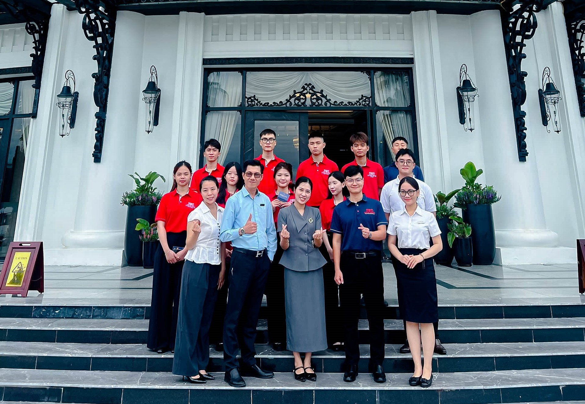 Sinh viên năm nhất tham gia kỳ thực tập tại Vinpearl Resort & Spa Hạ Long