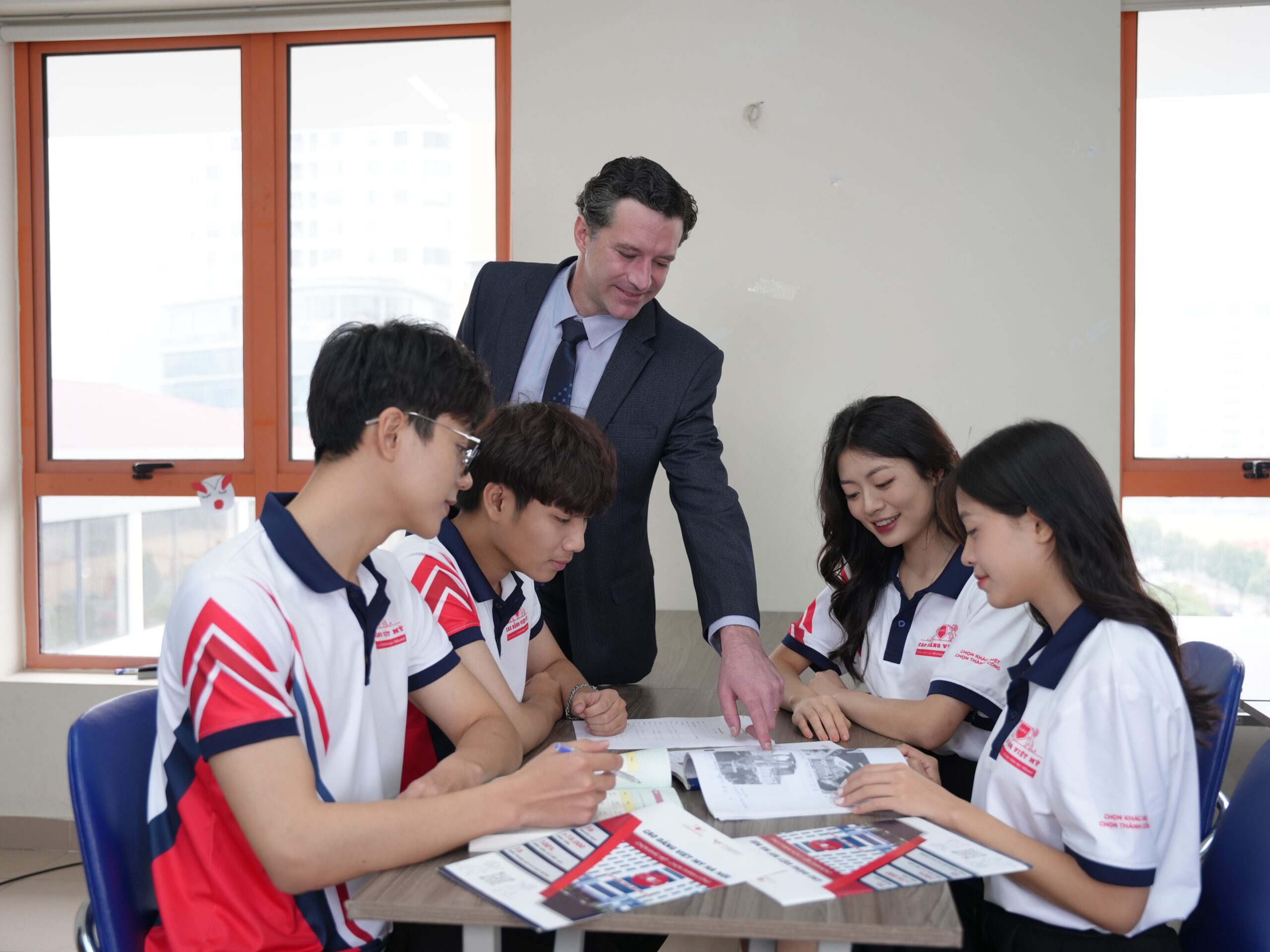 Tự Do Học Tập Và Phát Triển: Tại Sao Hệ 9+ Là Lựa Chọn Hoàn Hảo Cho Con Bạn?