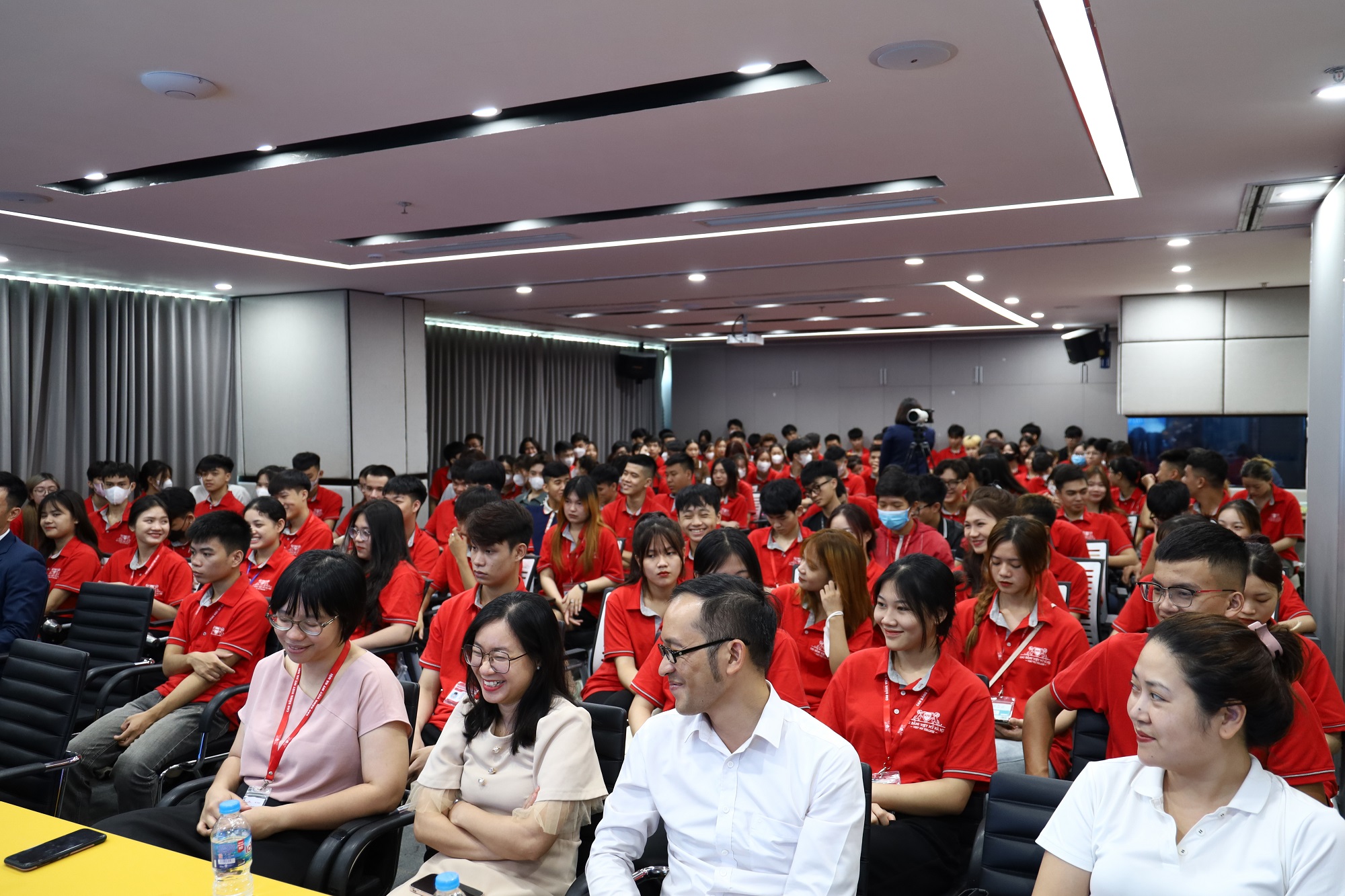Sinh viên Cao đẳng Việt Mỹ Hà Nội đã có một buổi kiến tập tại Tập đoàn Đất xanh ra sao?