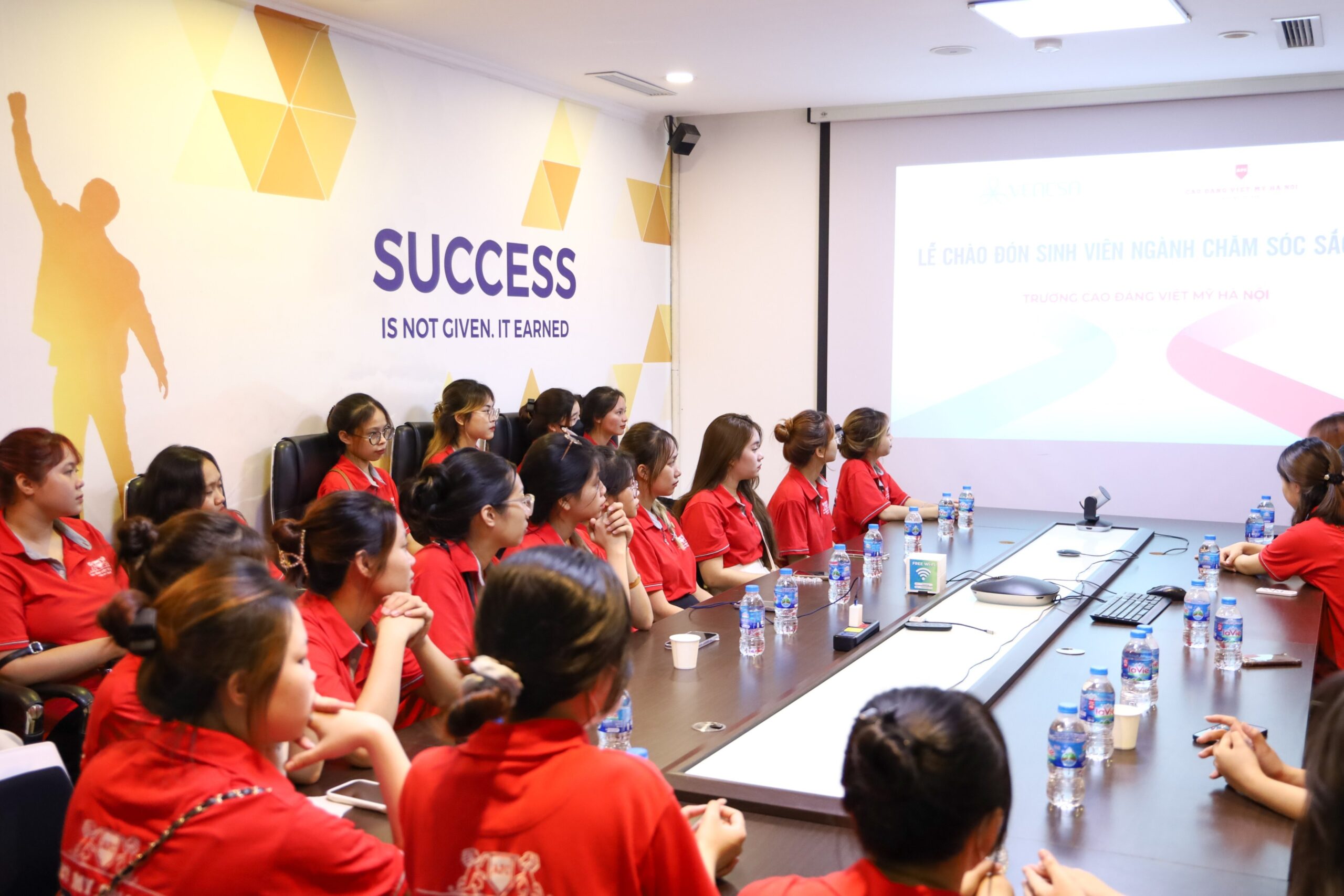 Cùng K22 Ngành Chăm sóc sắc đẹp tham quan Cơ sở thực tập tại Công ty TNHH Venesa Việt Nam