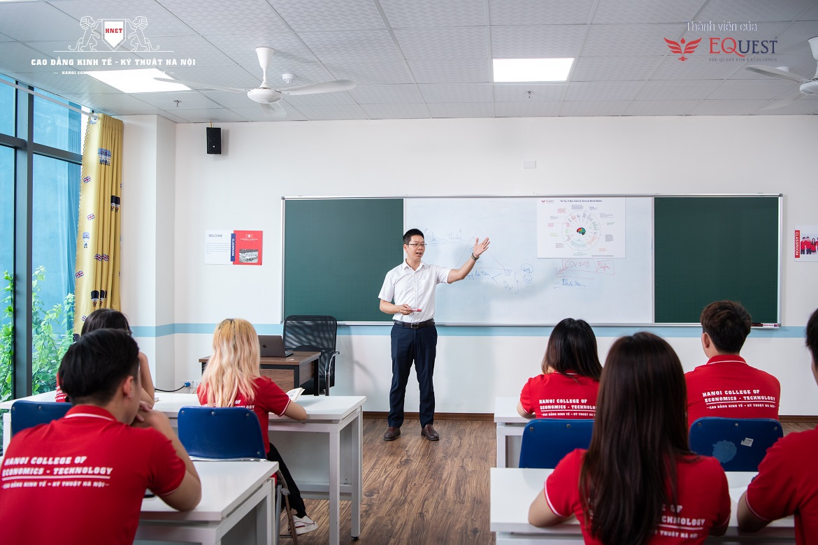 25 tỷ đồng học bổng hỗ trợ tân sinh viên CĐ Kinh tế - Kỹ thuật Hà Nội