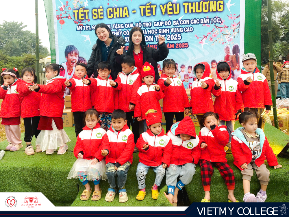 SINH VIÊN VÀ GIẢNG VIÊN CAO ĐẲNG VIỆT MỸ HÀ NỘI THAM GIA CHƯƠNG TRÌNH “TẾT YÊU THƯƠNG” TẠI HÀ GIANG