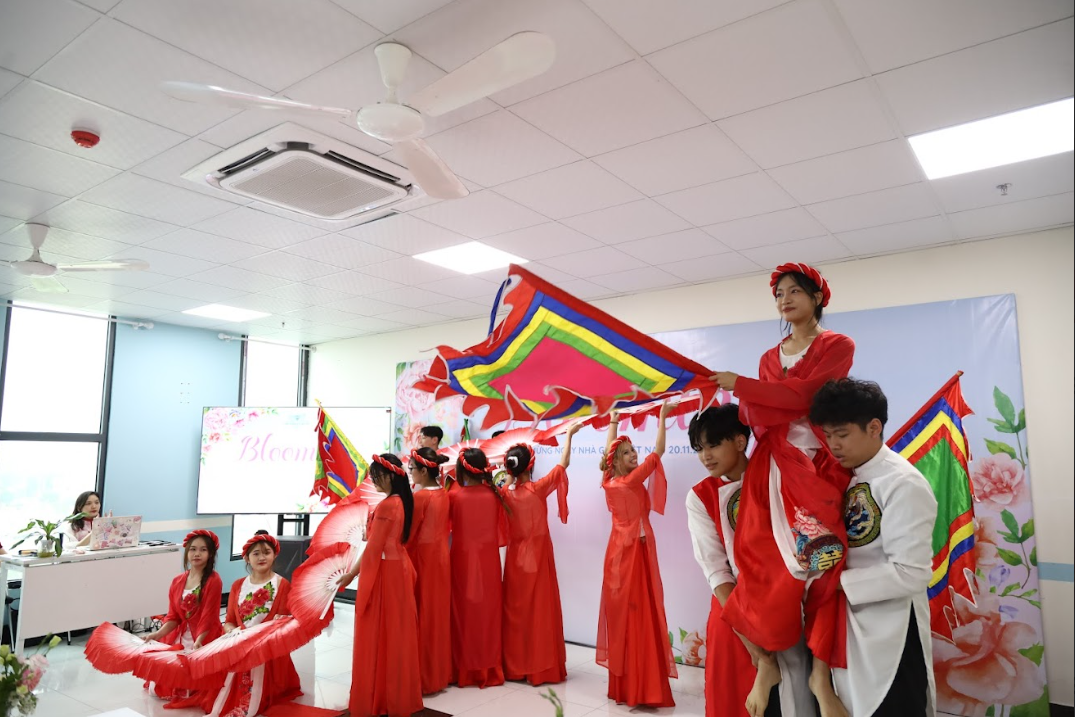 Blooming Meeting Tri Ân Ngày Nhà Giáo Việt Nam 2024 tại Trường Cao Đẳng Việt – Mỹ Hà Nội