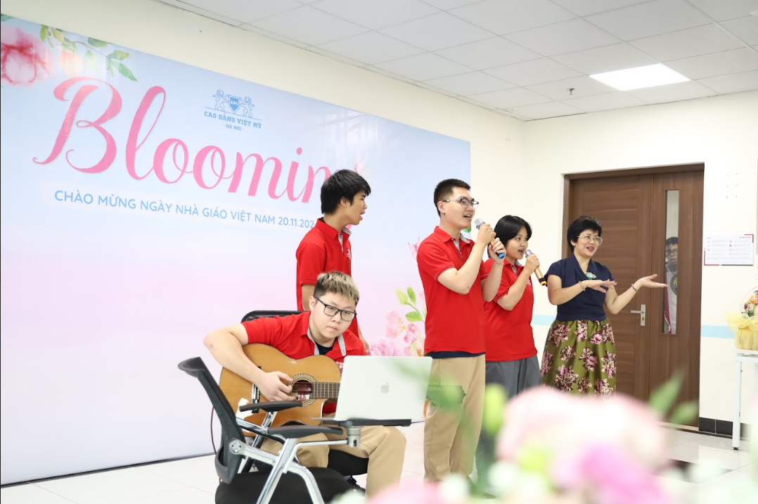 Blooming Meeting Tri Ân Ngày Nhà Giáo Việt Nam 2024 tại Trường Cao Đẳng Việt – Mỹ Hà Nội