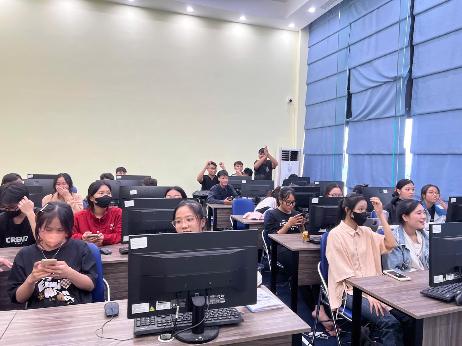 Phát Động Cuộc Thi Rung Chuông Vàng Cho Toàn Thể Sinh Viên Cao Đẳng Việt Mỹ Hà Nội