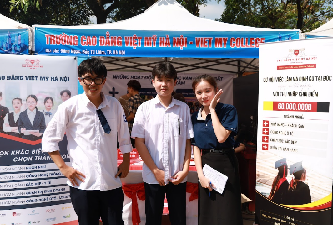 Trường Cao Đẳng Việt Mỹ Hà Nội tham gia sự kiện giáo dục hướng nghiệp tại Trung tâm Giáo dục Thường xuyên Tây Hồ