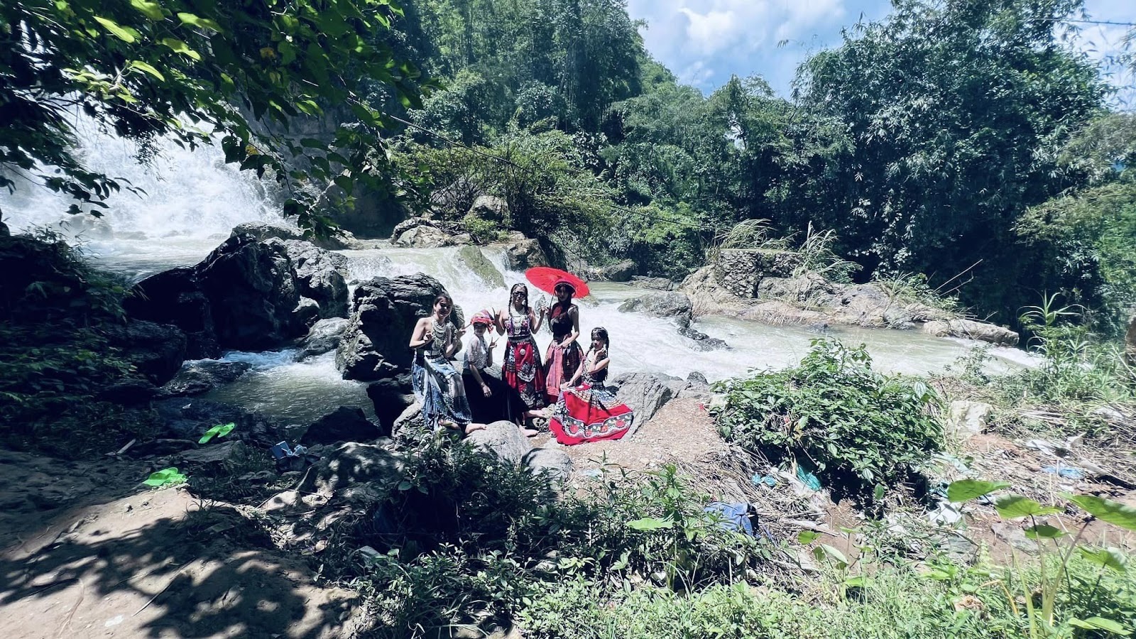 K23 Ngành Thiết Kế Đồ Họa Thực Tập Tổng Kết Chuyên Môn Tại Mai Châu Hòa Bình