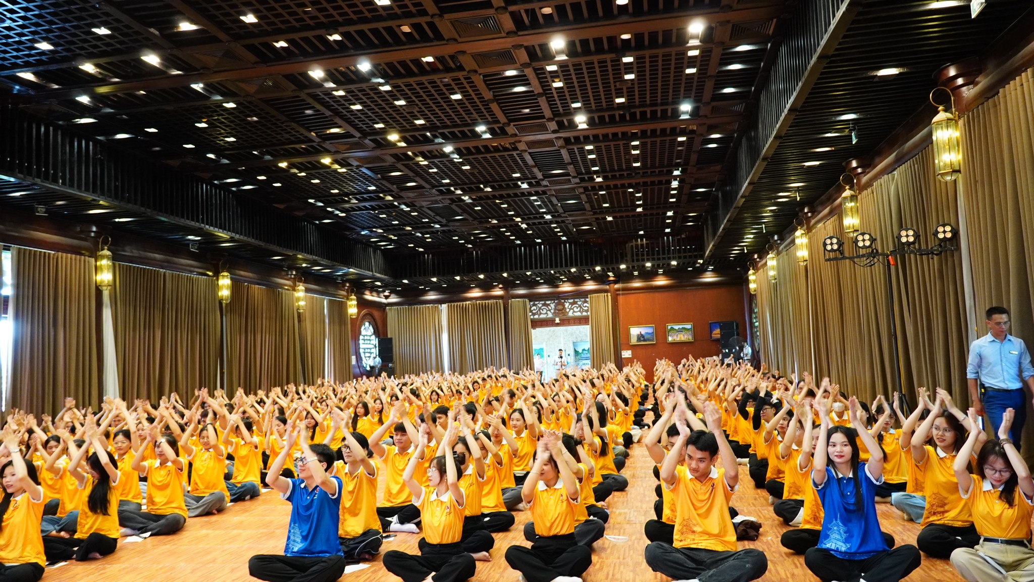 Sinh viên Việt Mỹ Hà Nội tham quan và tham dự lễ Vu Lan 2024 tại chùa Tam Chúc - Hà Nam