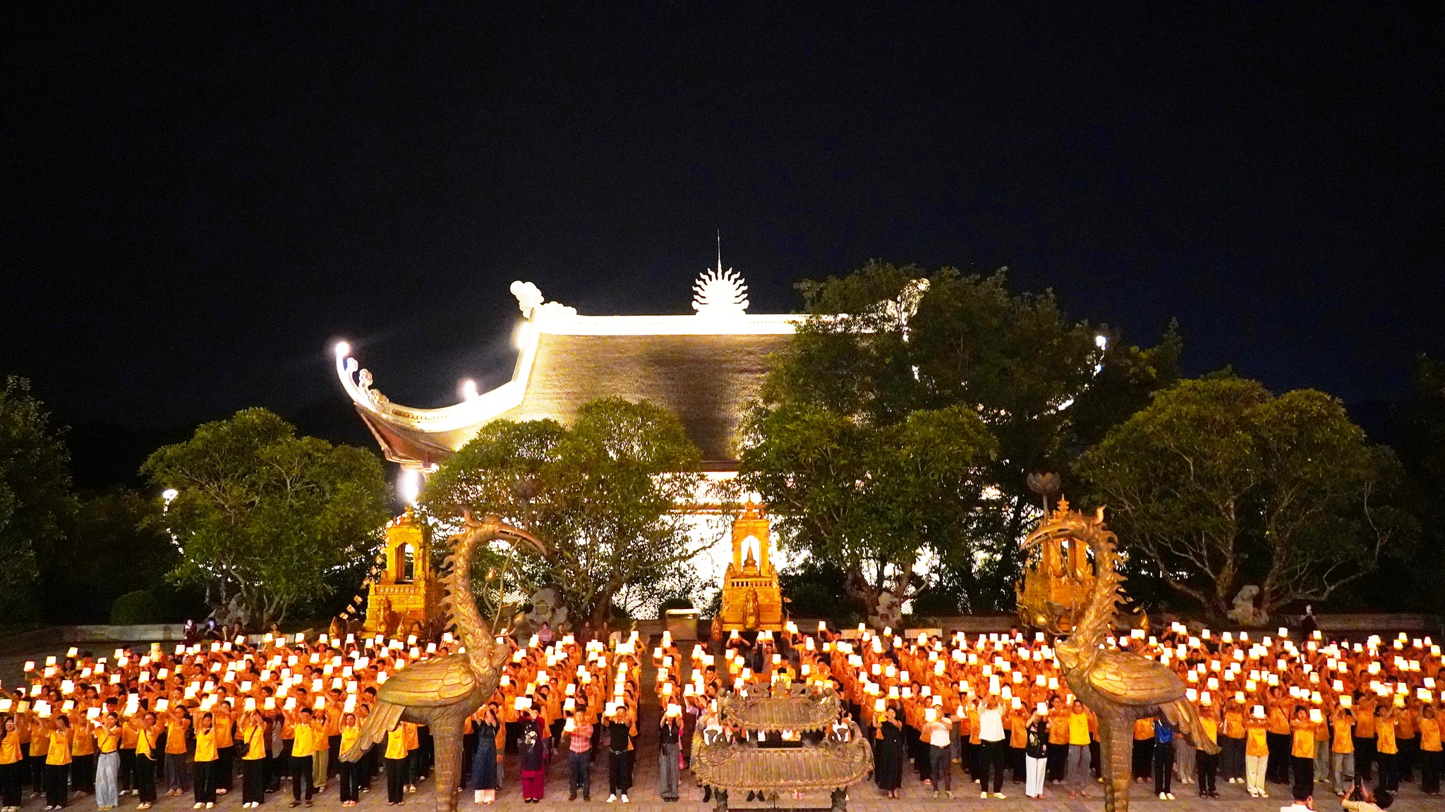 Sinh viên Việt Mỹ Hà Nội tham quan và tham dự lễ Vu Lan 2024 tại chùa Tam Chúc - Hà Nam