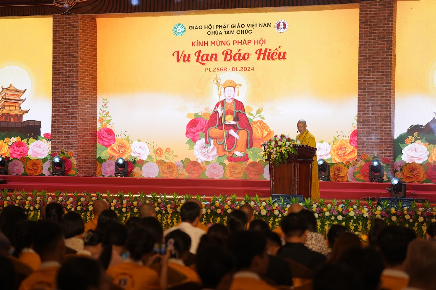 Sinh viên Việt Mỹ Hà Nội tham quan và tham dự lễ Vu Lan 2024 tại chùa Tam Chúc - Hà Nam