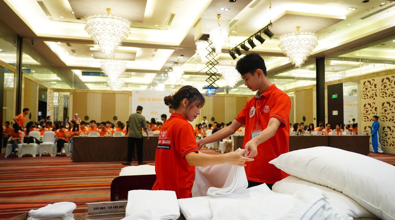 Sinh viên Việt Mỹ Hà Nội giành ngôi vị Á quân tại cuộc thi “Nghiệp vụ buồng phòng giỏi”