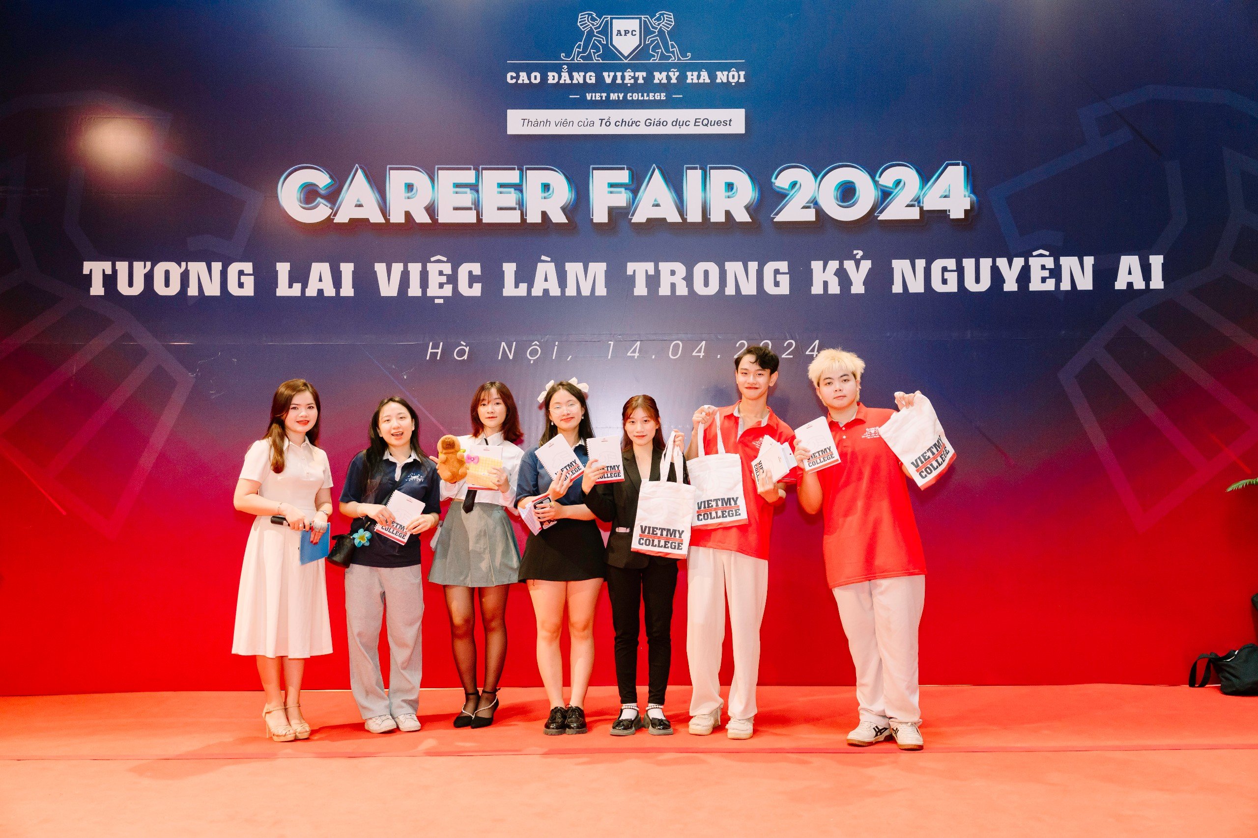 Cầu Nối Thành Công: Hội Chợ Ngành Nghề Career Fair Mở Rộng Cơ Hội Nghề Nghiệp cho Sinh Viên Cao Đẳng Việt Mỹ Hà Nội