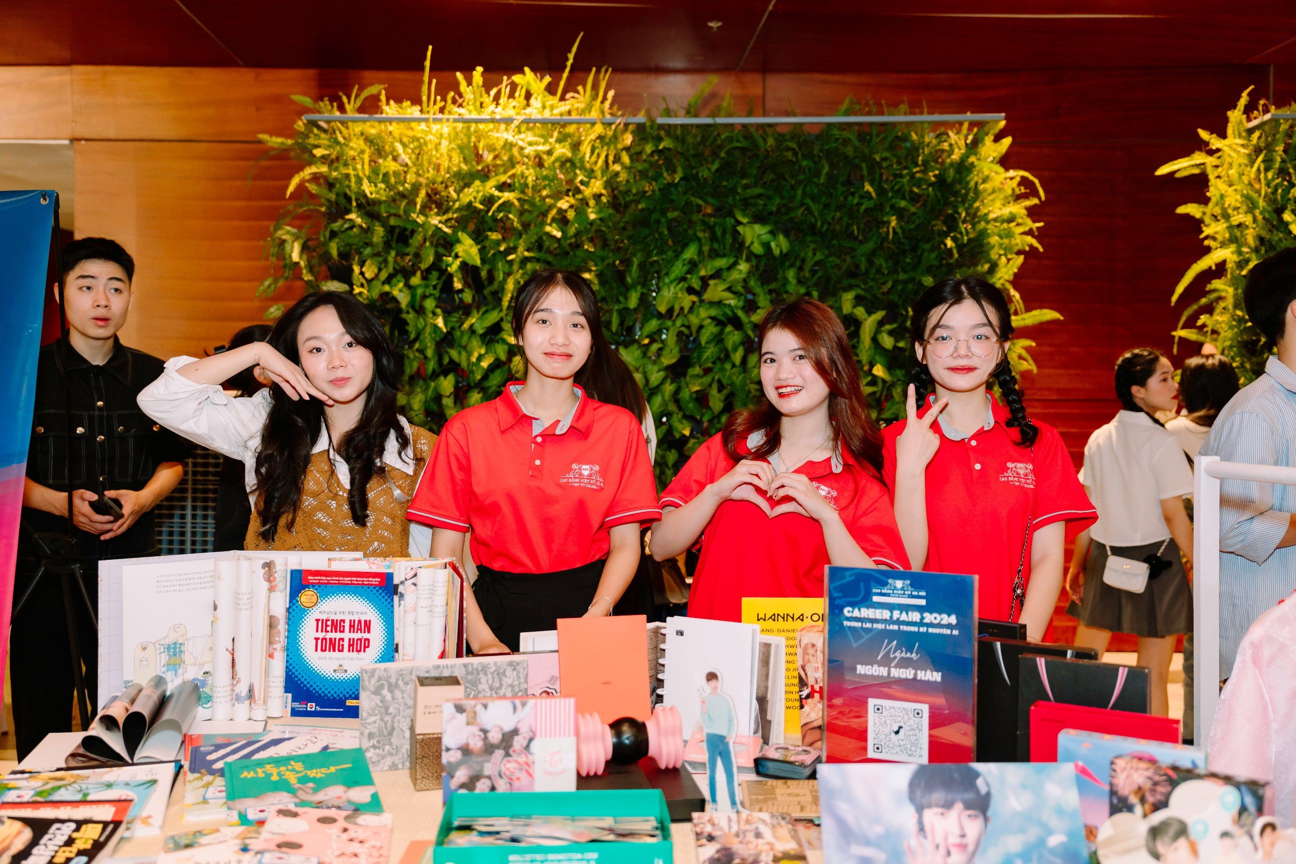 Cầu Nối Thành Công: Hội Chợ Ngành Nghề Career Fair Mở Rộng Cơ Hội Nghề Nghiệp cho Sinh Viên Cao Đẳng Việt Mỹ Hà Nội