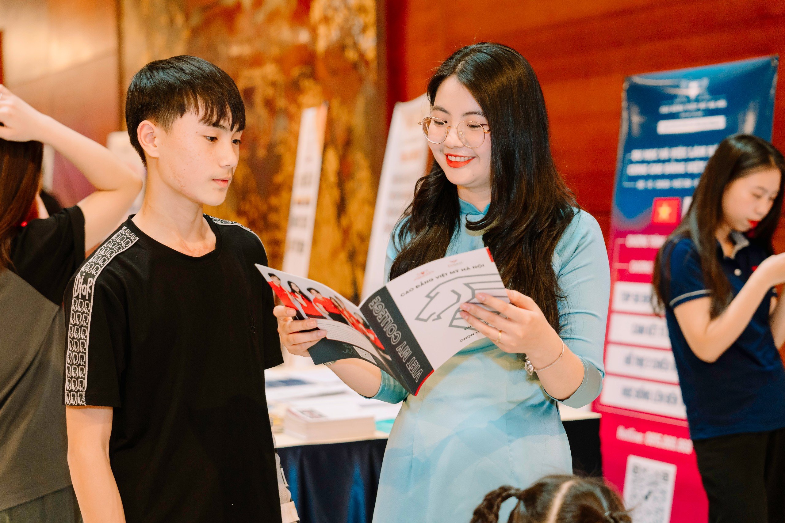 Cầu Nối Thành Công: Hội Chợ Ngành Nghề Career Fair Mở Rộng Cơ Hội Nghề Nghiệp cho Sinh Viên Cao Đẳng Việt Mỹ Hà Nội