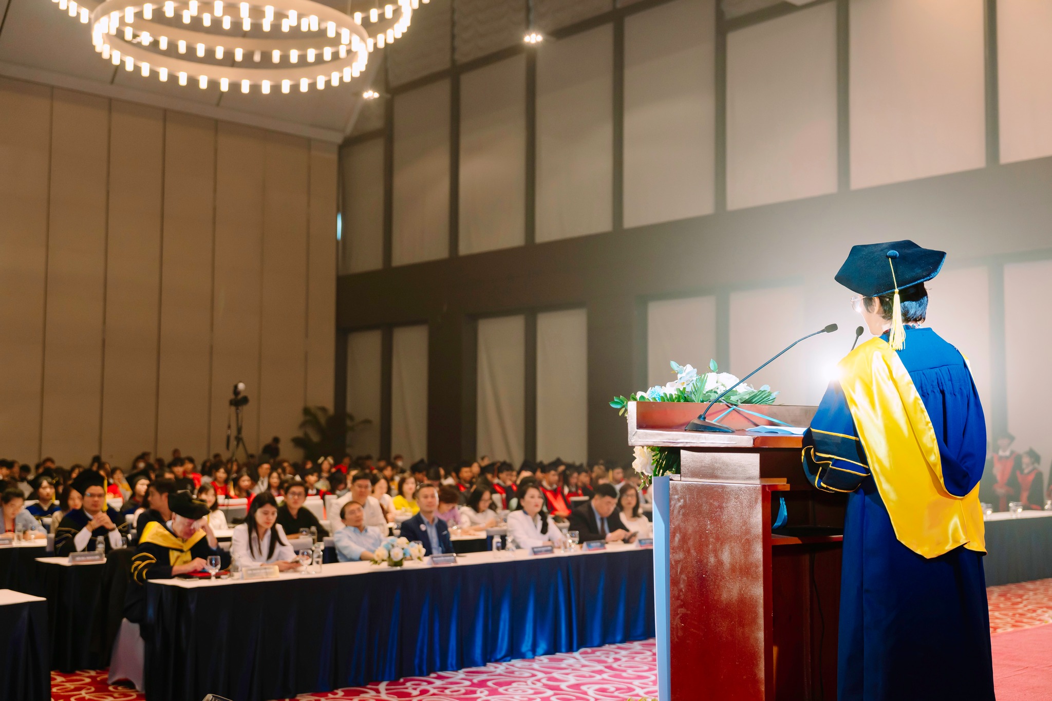 Khởi Đầu Mới: Tân Cử Nhân K21 Trường Cao Đẳng Việt Mỹ Hà Nội Rạng Rỡ Trong Ngày Lễ Tốt Nghiệp