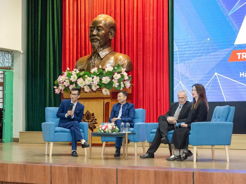EQuest “ra quân” tại thành phố Hải Phòng với hội thảo “Ứng dụng trí tuệ nhân tạo trong Quản lý & Giáo dục”